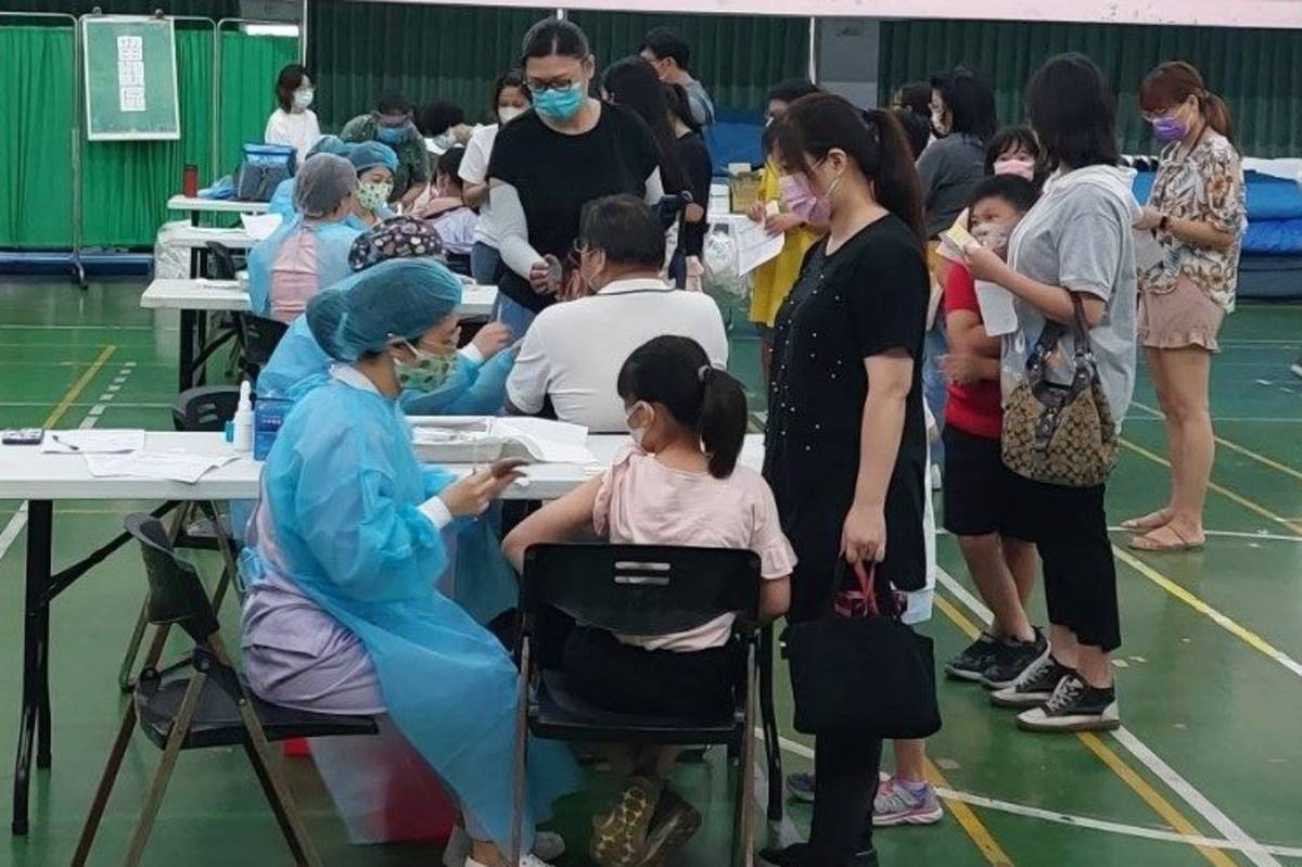 臺北市教育局鼓勵學生接種疫苗，提升自我防護力