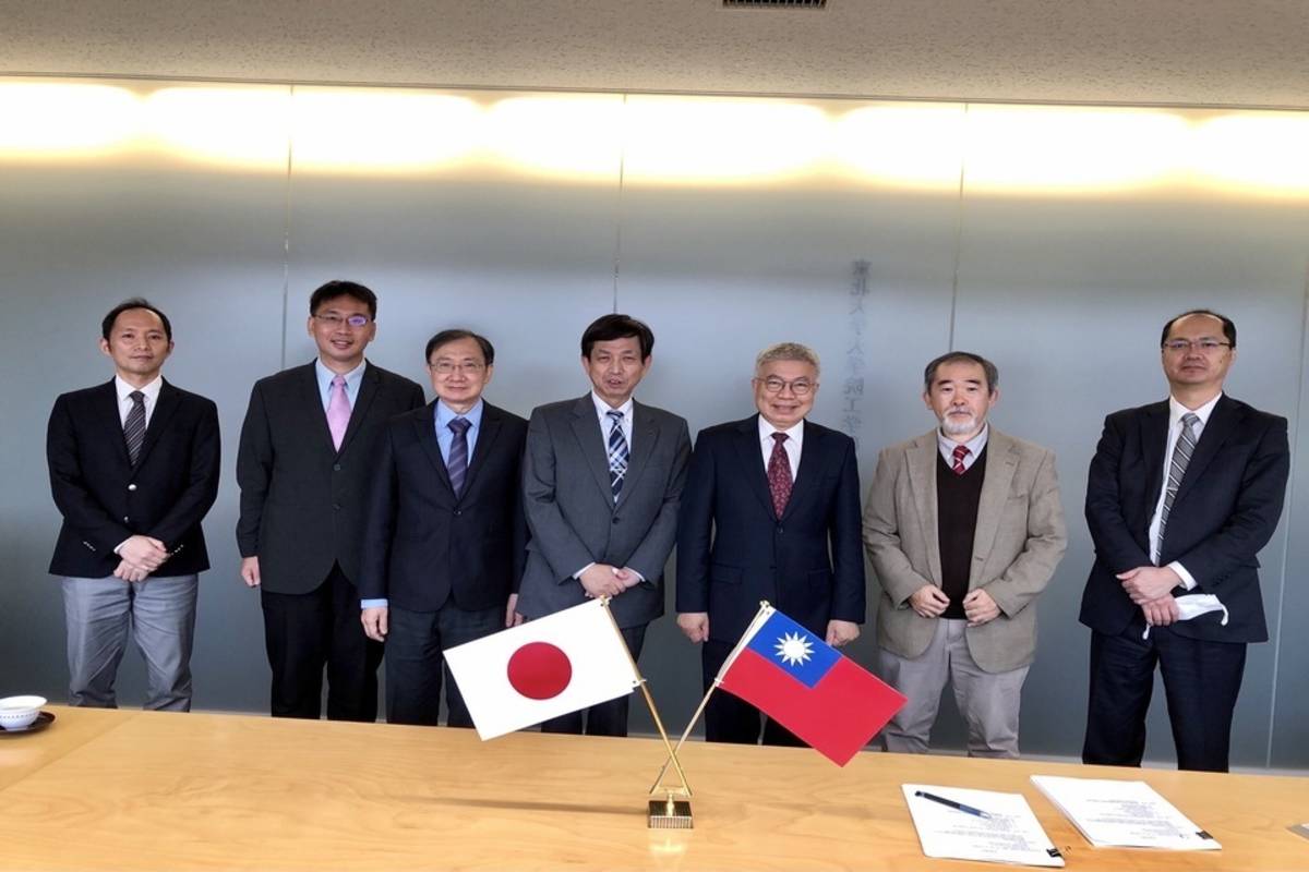 北科大校長王錫福（右三）率團參訪日本東北大學 (北科大提供)
