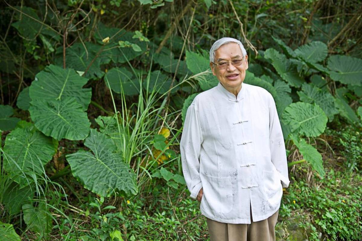中央研究院戲曲院士曾永義榮獲2020第31屆傳藝金曲獎戲曲表演類特別獎 (文化部提供)