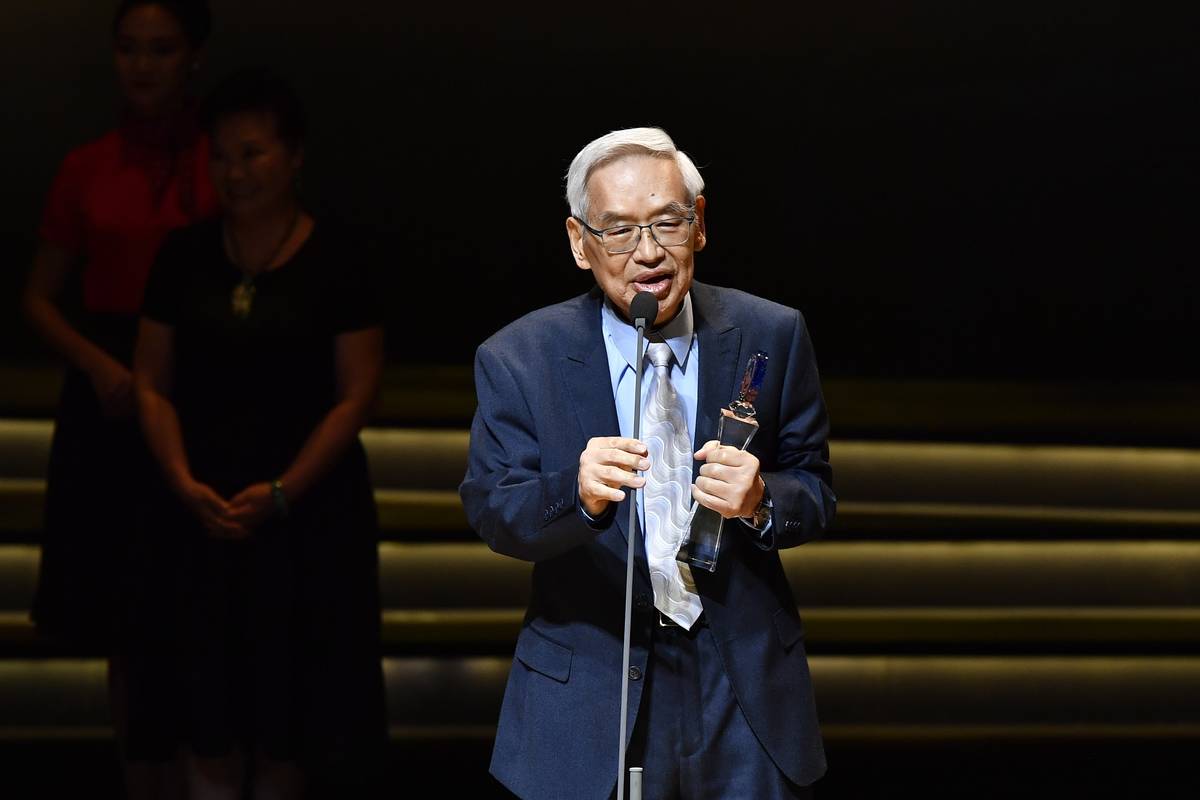 2020第31屆傳藝金曲獎戲曲表演類特別獎得主曾永義於頒獎典禮發表獲獎感言 (文化部提供)