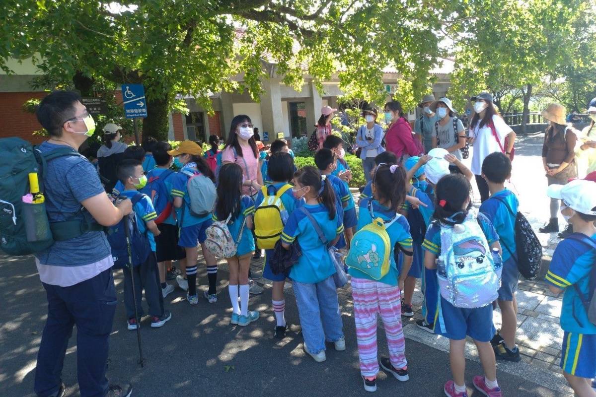 雨聲國小辦理親師生「七星探索」步道走讀活動