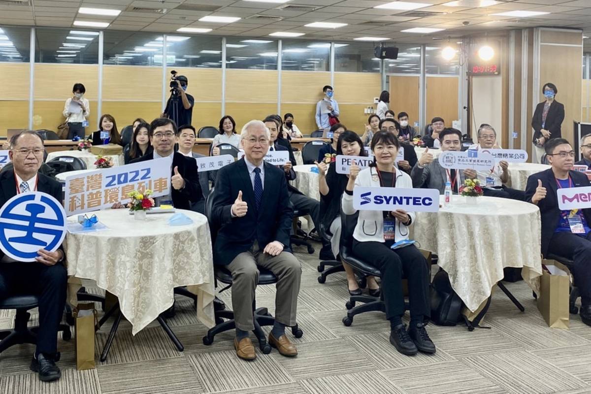 國科會表示，臺灣科普環島列車打造行動科學實驗教室，激發國小學童探索科學的好奇心。(記者蘇瑞雯拍攝)