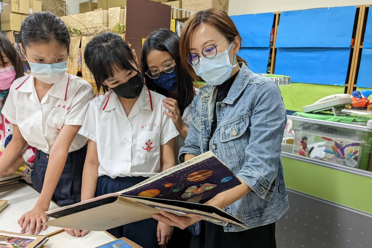 國北教室實小美感團隊謝金鳳老師表示，透過作品展讓學生相互觀摩學習優秀創作小書