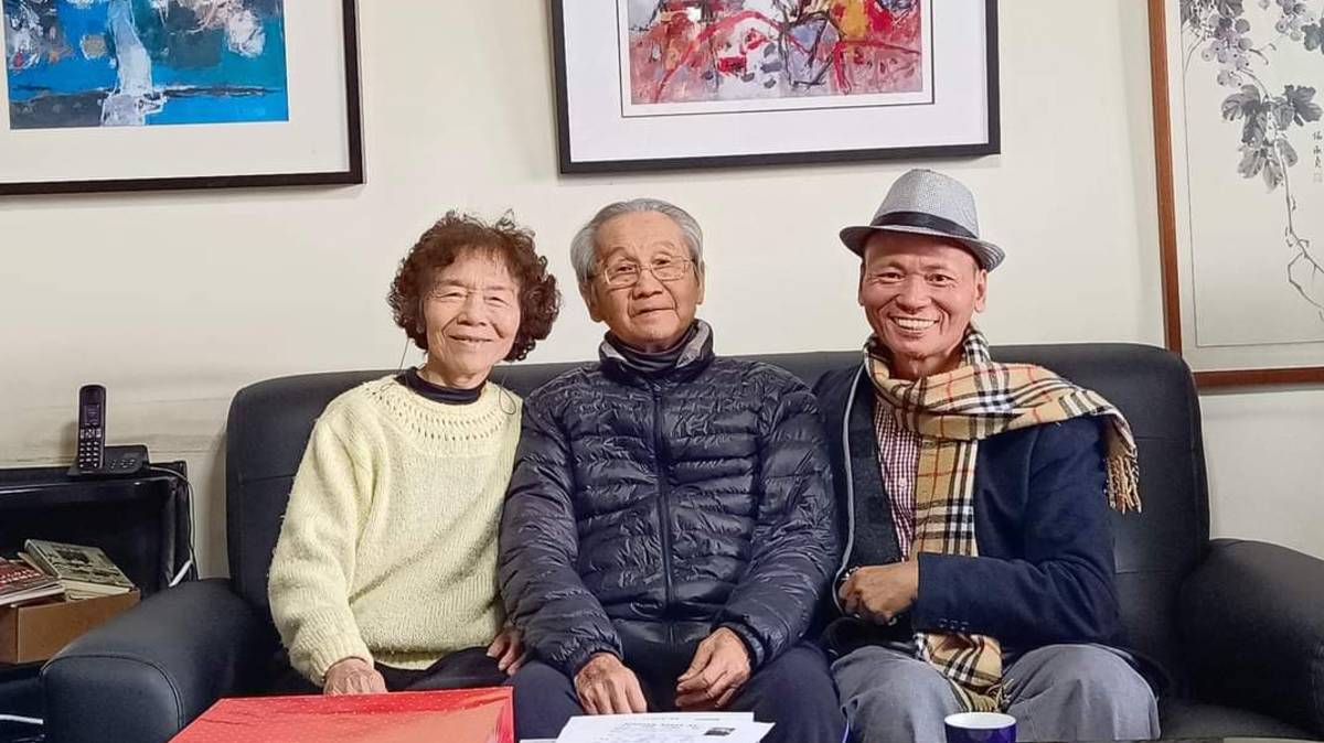 藝術家鄭炳煌老師拜訪師大油畫教授現年92歲陳銀輝老師。