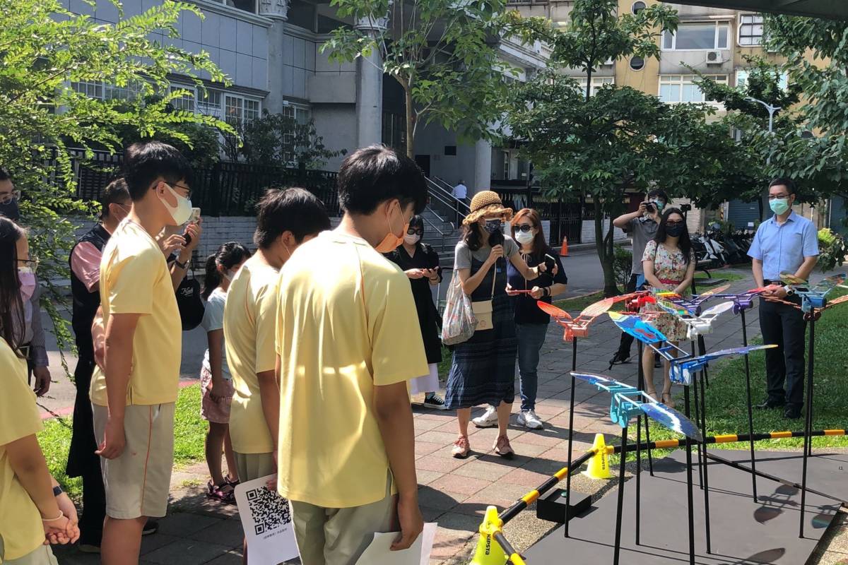 林欣美老師向與會來賓說明整個創作理念與歷程