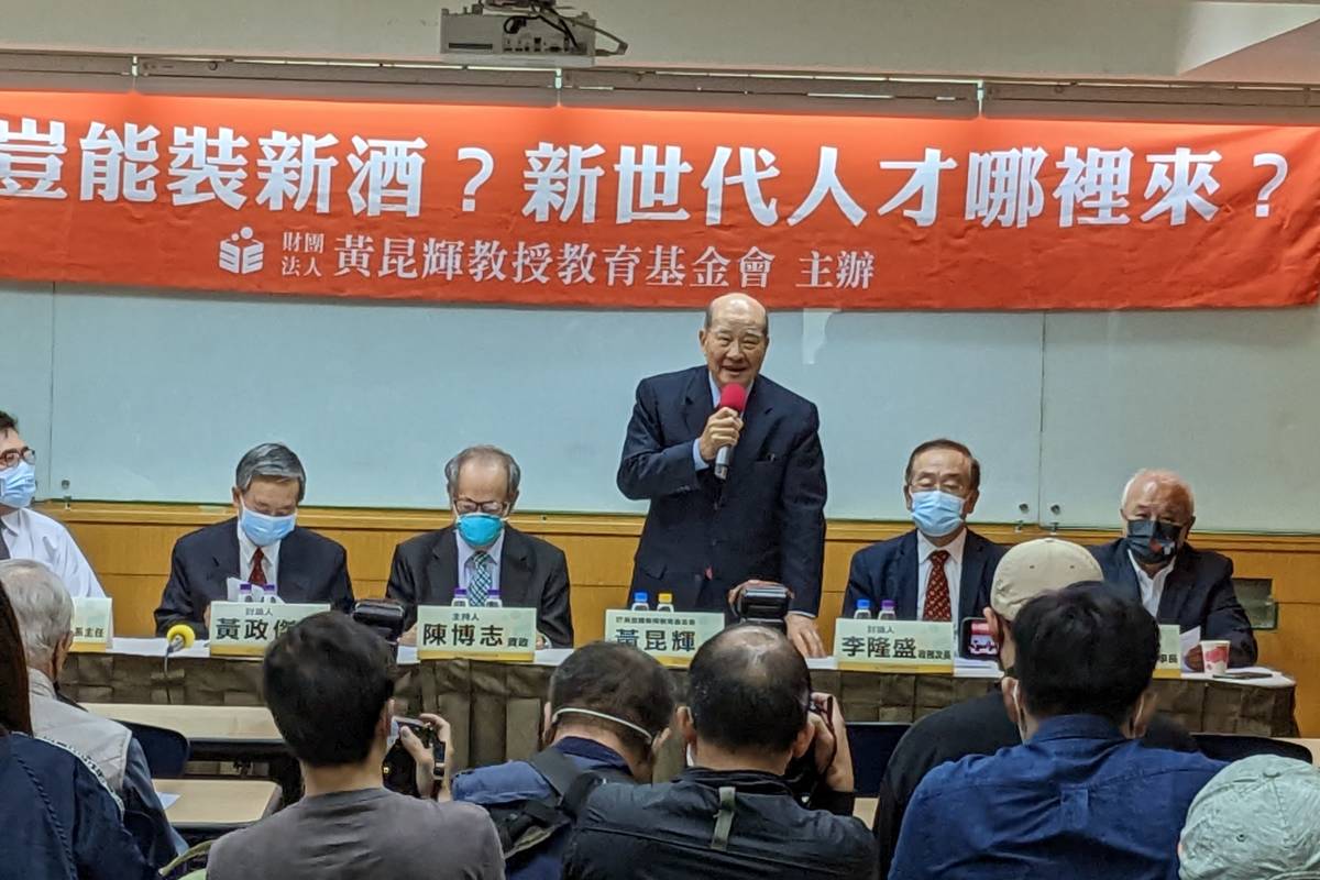 黃昆輝教授表示，新世代要有新教育來培育人才，教育制度內容和方法要不斷創新