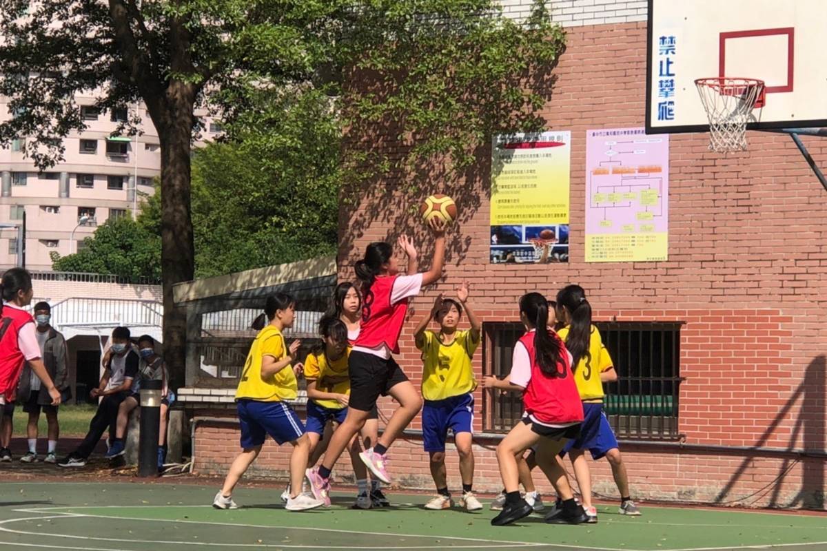 臺中市國中班際籃球賽鼓勵女性上場（圖源：臺中市教育局）