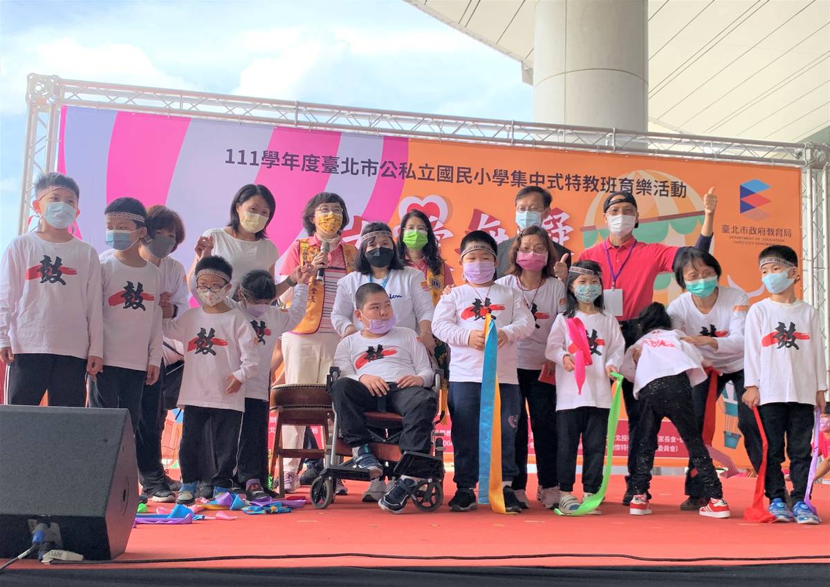 特教班學生帶來精采的太鼓表演