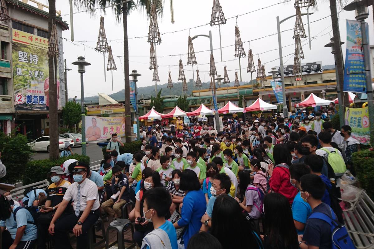 科普環島列車第二天共有600多名師生擠爆彰化二水站(圖片來源：彰師大提供)