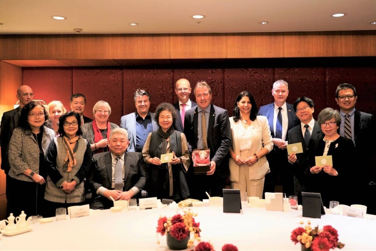 主任委員陳菊與德國國會人權委員會訪團、德國在台協會代表、人權委員及外交部代表等合影 (人權會提供)