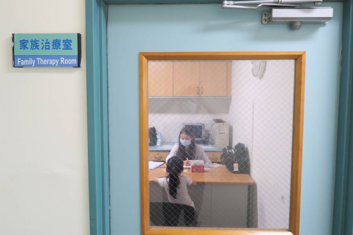 彰化醫院以家庭治療方式解學孩子拒學問題(圖片來源：彰化醫院提供)
