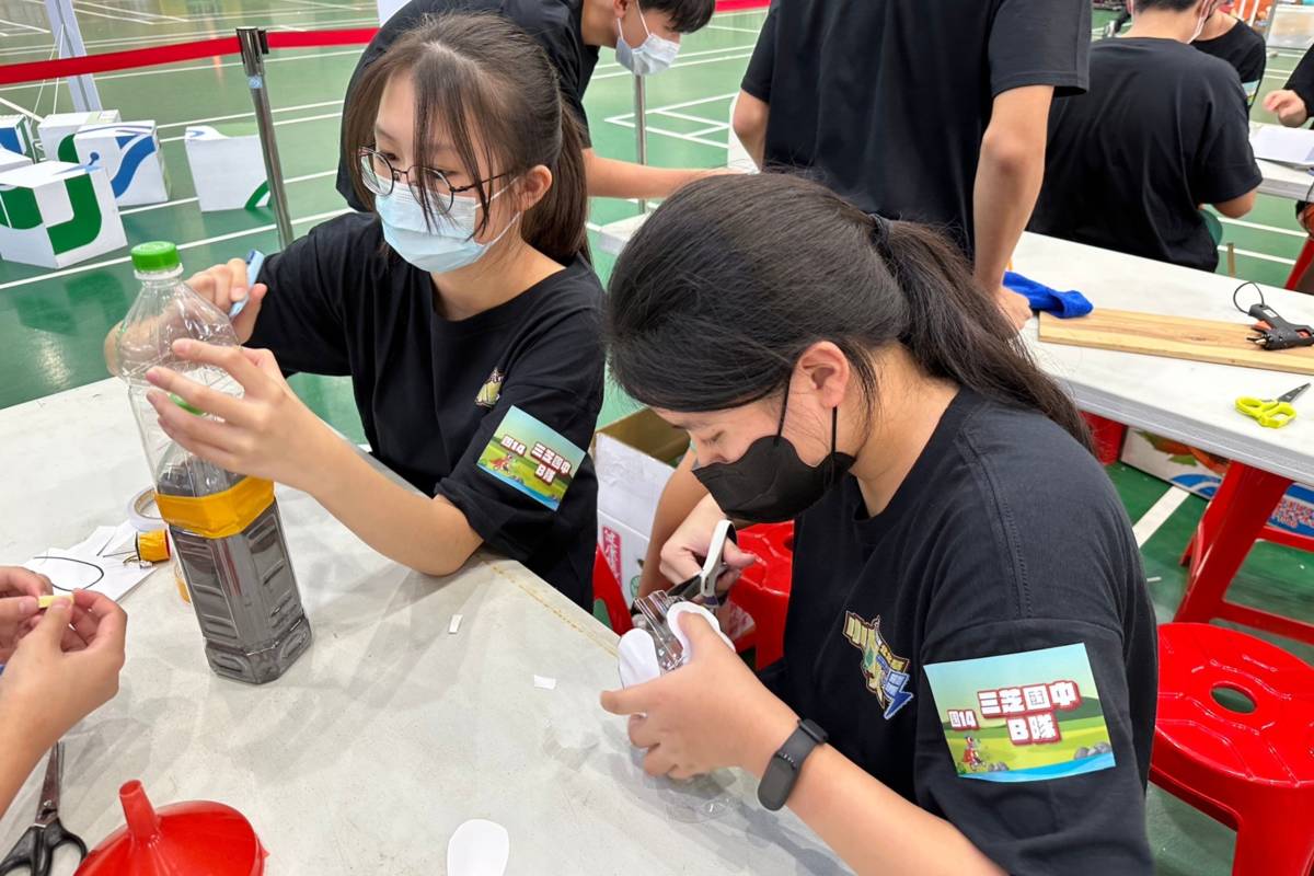 北北基能源小鐵人國中組競賽 學生設計風力發電機