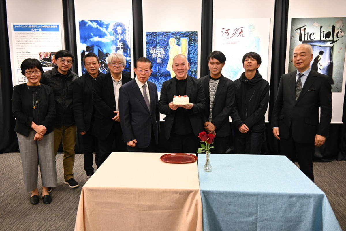 （右起）東京影展亞洲節目總監石坂健治、東京新創影展總監神谷直希、演員亞儂弘尚希、導演蔡明亮、駐日本代表處大使謝長廷、東京影展總監市山尚三、演員李康生、製片王雲霖等來賓合影 (文化部提供)