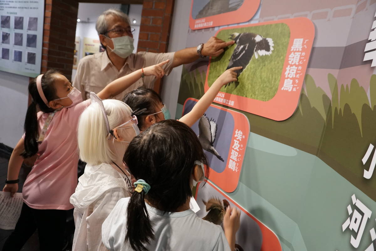 「小水鴨之華江戀情」特展以圖文呈現，將生態環保意識向下扎根