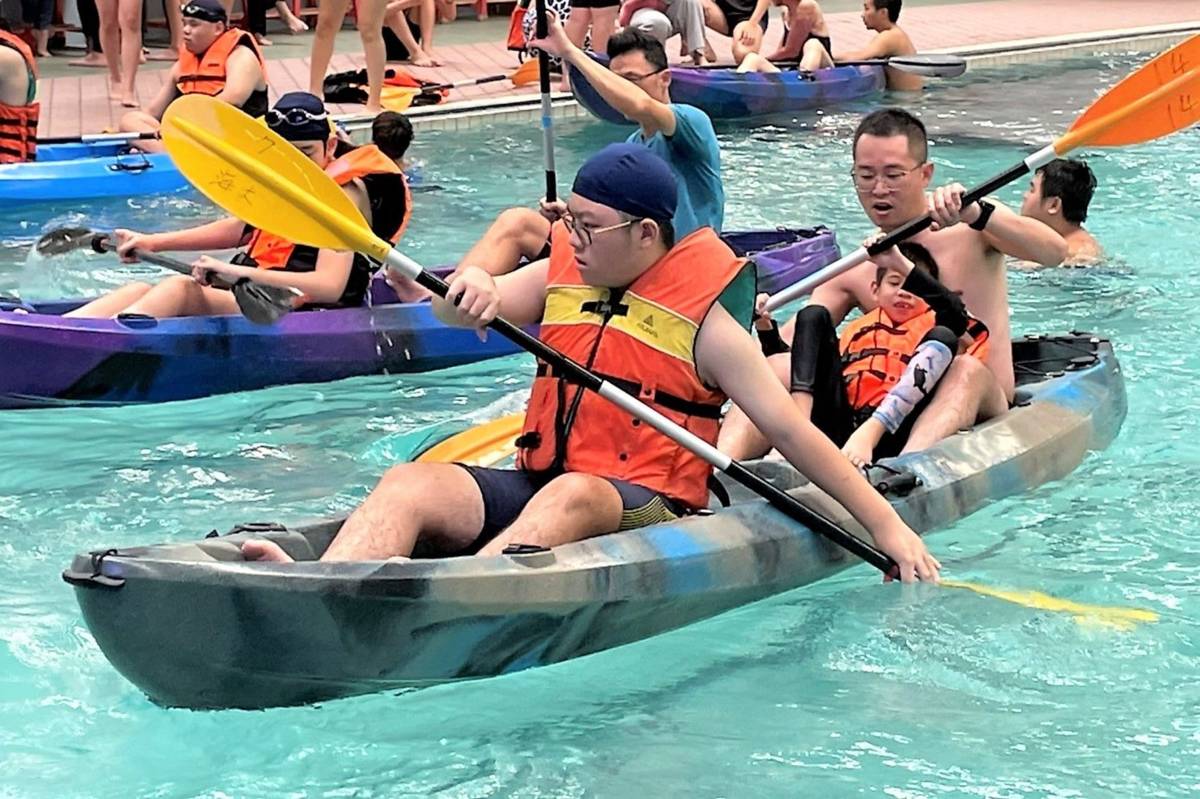 臺北啟明學校學生體驗水上活動