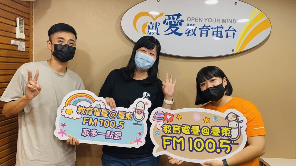 穎慧(中)、佳嘉(右)、邦育社工分享東少服務的故事