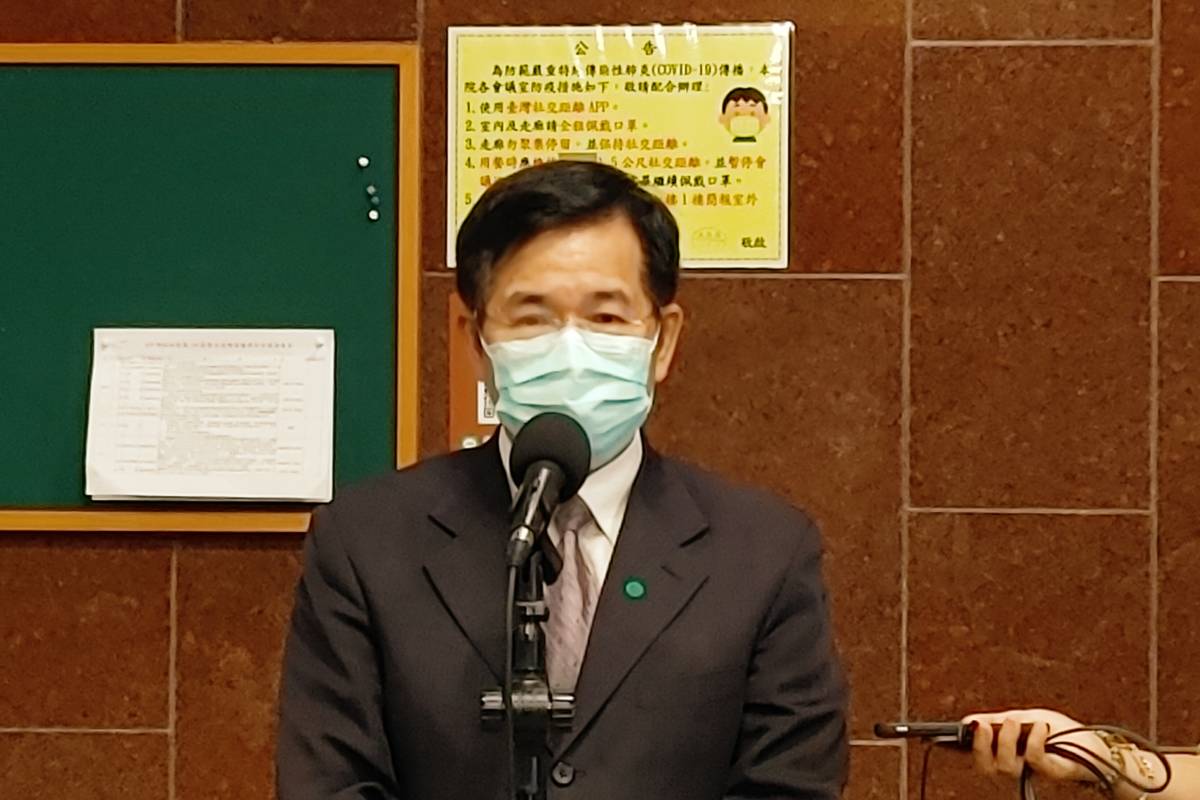 教育部部長潘文忠接受媒體採訪