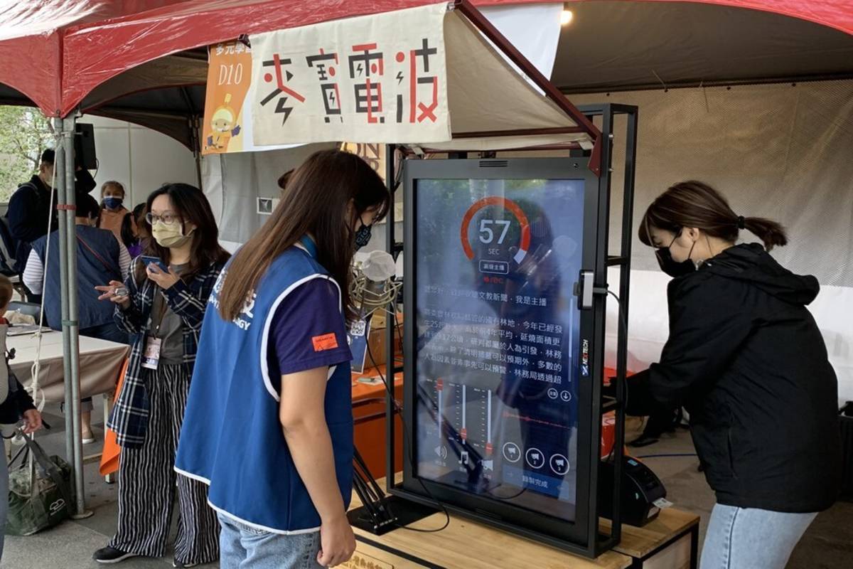 國立教育廣播電臺也在「科學嘉年華」中設立攤位，出動高人氣的麥寶電波行動錄音體驗裝置，位置在科教館後方，歡迎大小朋友前往體驗