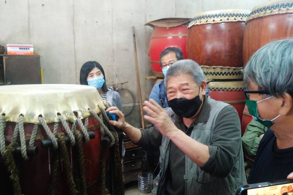 王錫坤師傅解說製鼓工藝
