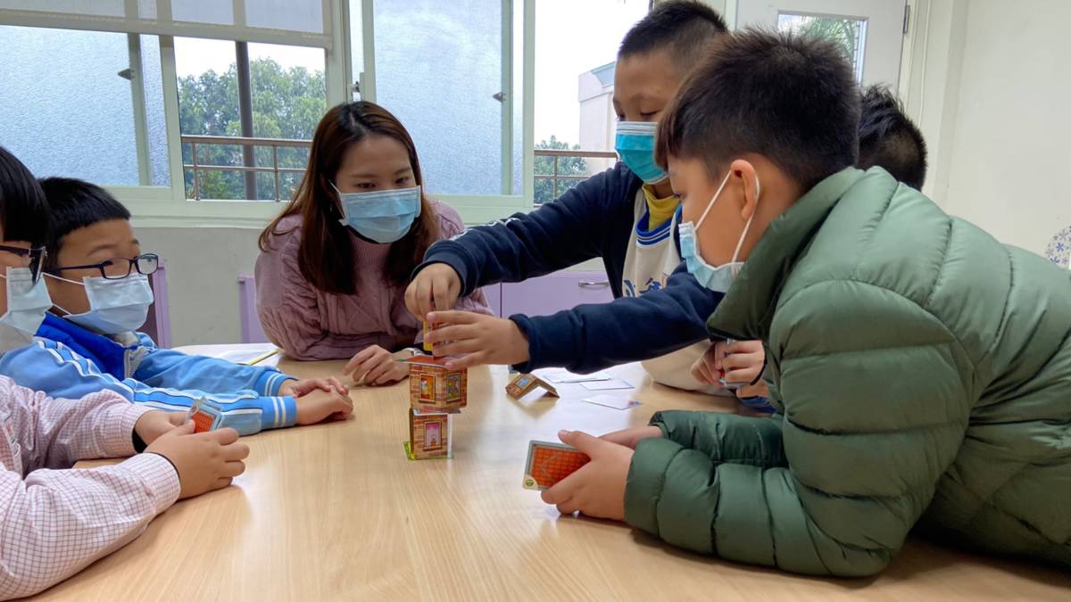 豐年國小林孜穎教師陪伴孩子從桌遊中認識人際互動模式 提升社交技巧
