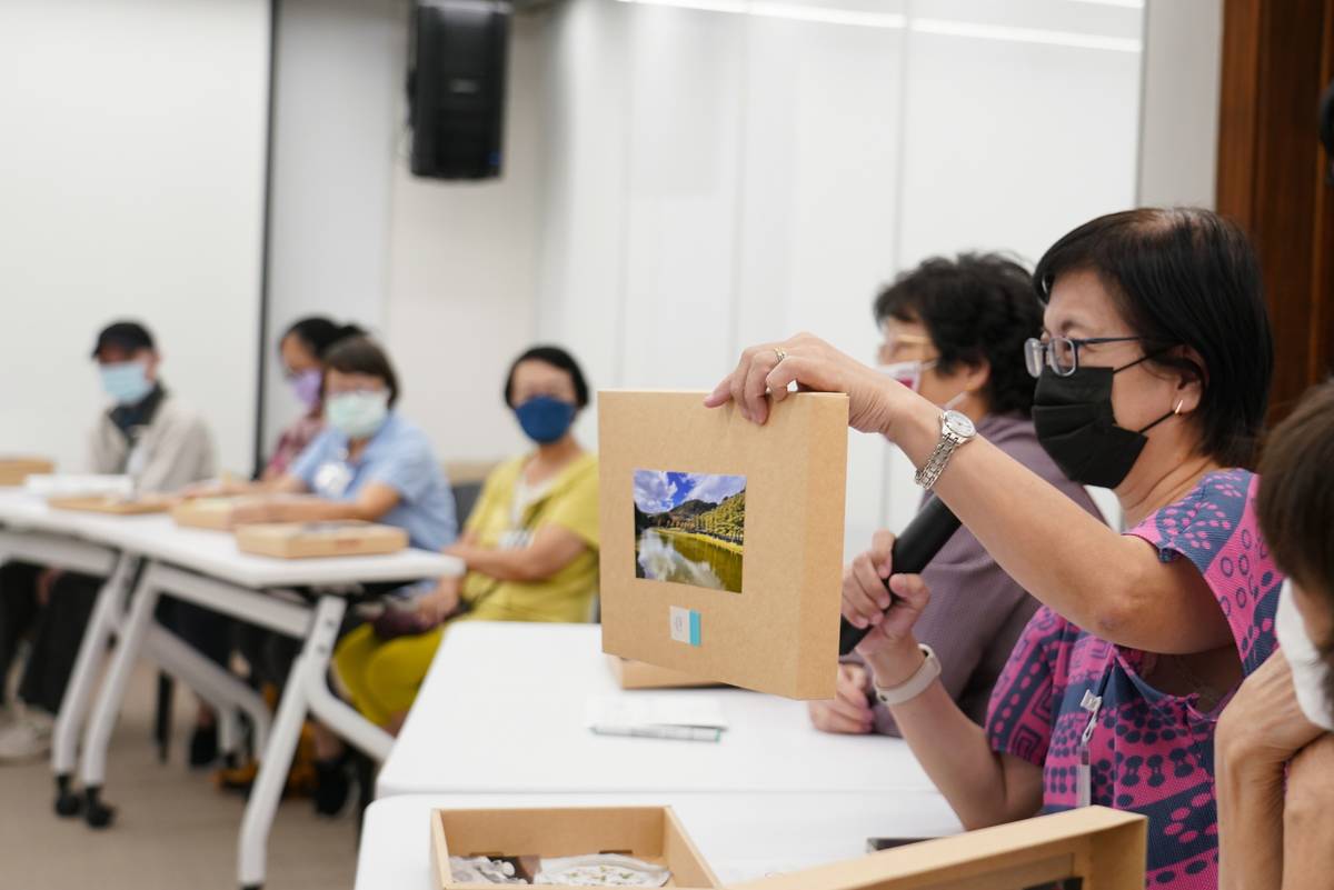 國家攝影文化中心推出創意增齡活動，參與者彼此分享所攝美景