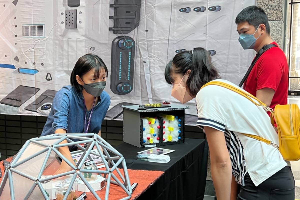 東海國際學院透過栽種水耕植物產生氧氣，解決火星生活的供氧問題。