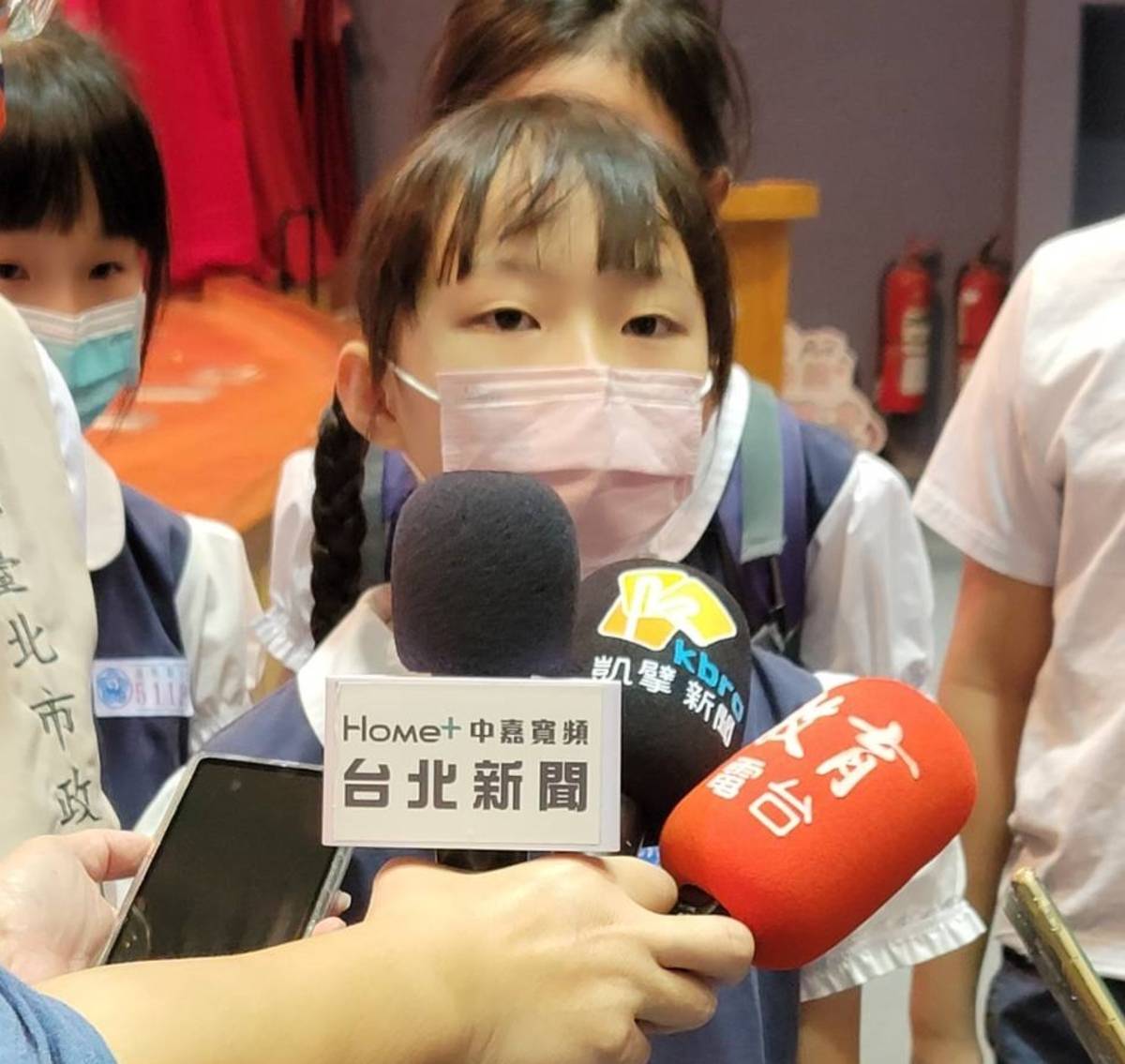 蓬萊國小林同學表示，看見有人被霸凌可以撥打1953反霸凌專線