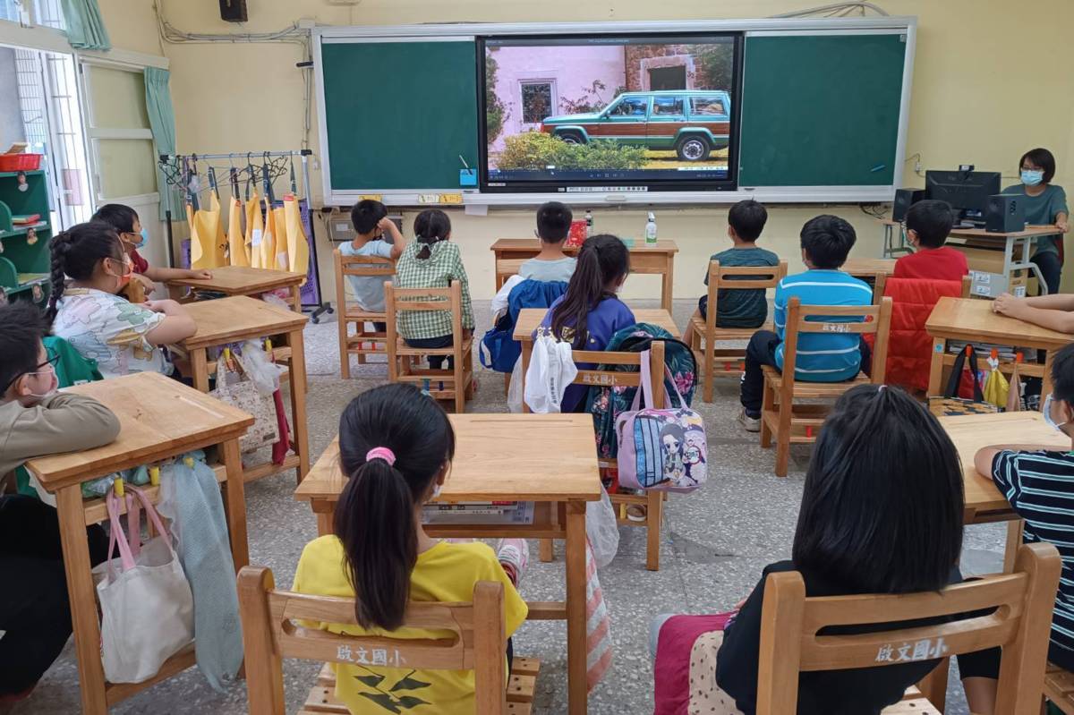 這次將「聽見歌 在唱」帶出電影院、走入學校，融合閱讀教育，嘉惠臺東與屏東的學子