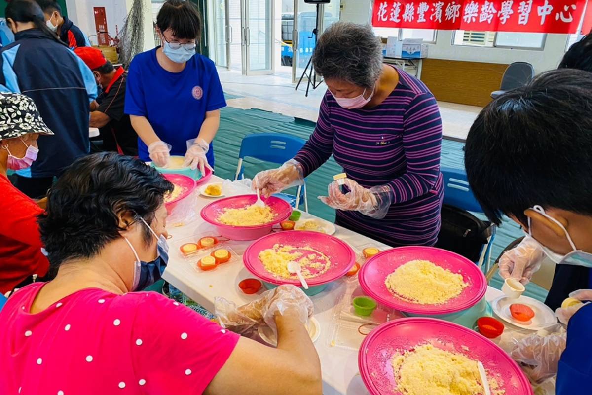 青銀共同製作綠豆糕