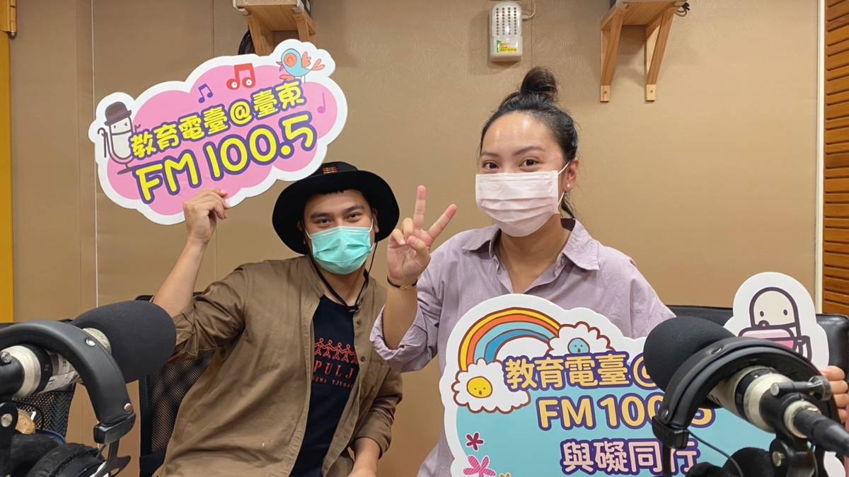 部落青年黃喻祺(右)、汪凱威