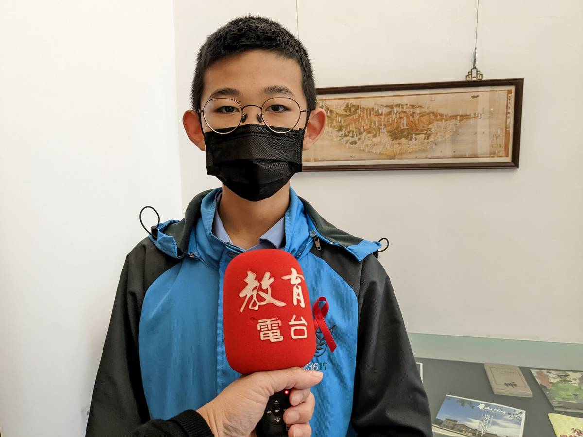國中組競賽第一名仁愛國中王禹勛同學期望透過作品讓大家知道愛滋病的嚴重性