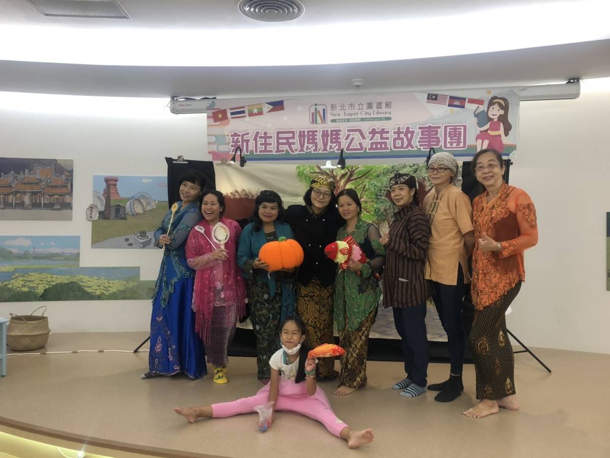 新住民故事媽媽演出前合影