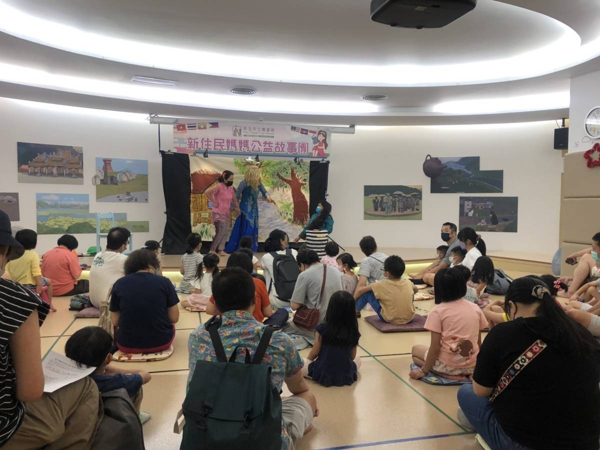 新住民故事媽媽演出時情景