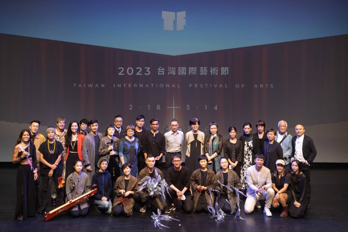 2023TIFA台灣國際藝術節宣告記者會_藝術總監與藝術家們大合照
