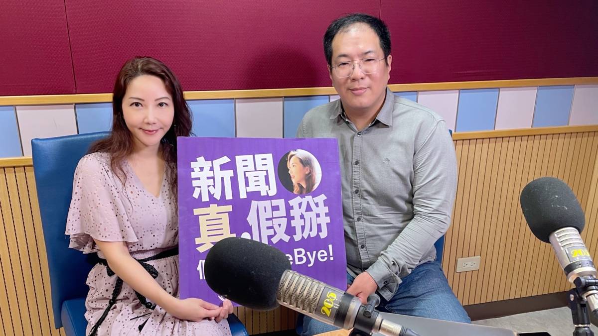 主持人黃兆徽與馮勃翰老師合影.JPG