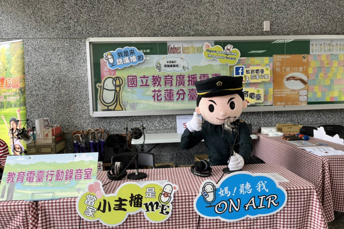 國軍娃娃體驗當一日主播