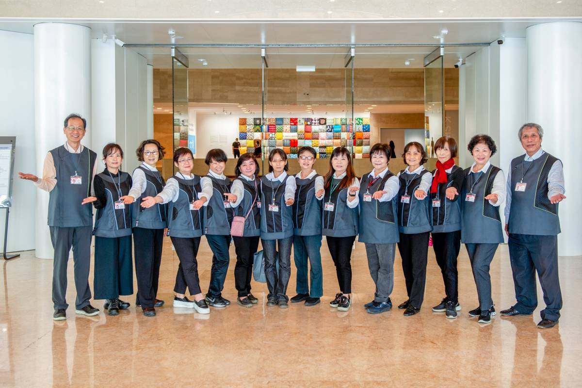 高美館發表全新志工制服
