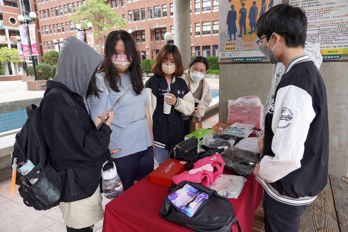 大葉大學企管系舉辦校慶二手市集要讓物品能有新生命(圖片來源：大葉大學)