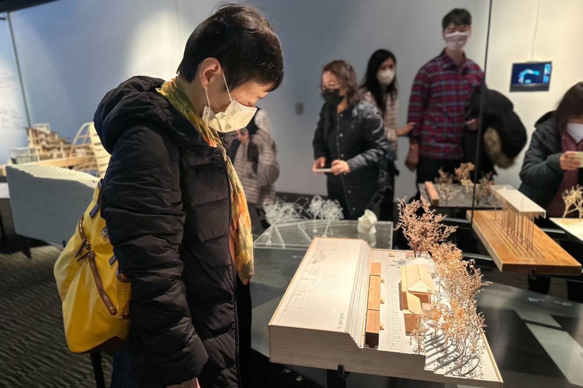 「構築．敘事 2022實構築特展」吸引許多愛好建築的民眾前來觀展。