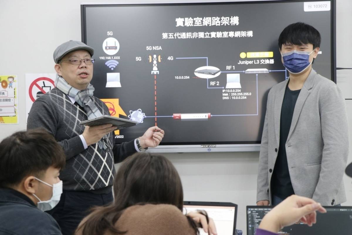 世新雲端暨智能物聯研究中心指導老師高瑞鴻（左），整合產學資源擘劃教育元宇宙願景 (世新提供)