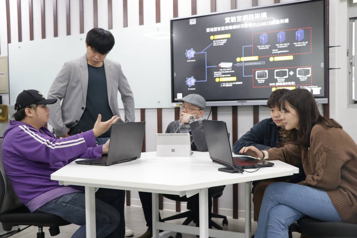 世新大學與瑞擎數位合作研發建置一套適用於室內之專網，可啟用邊緣運算與鞏固資安 (世新提供)