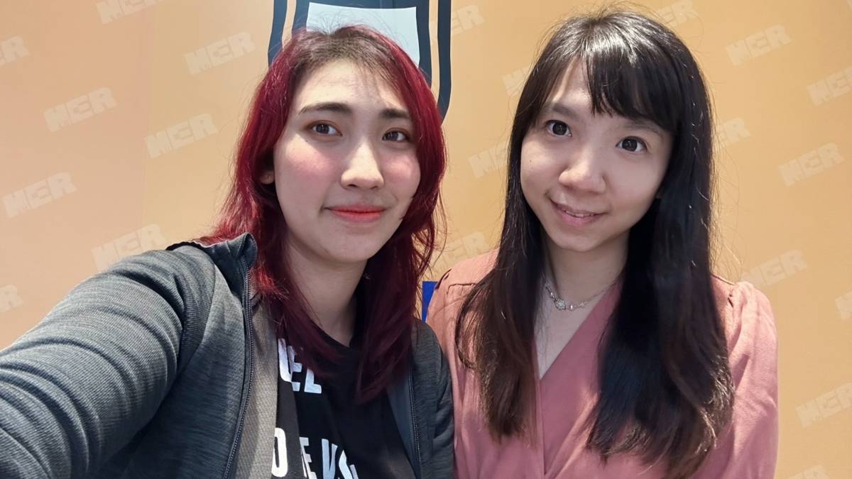 開心的與律師合照