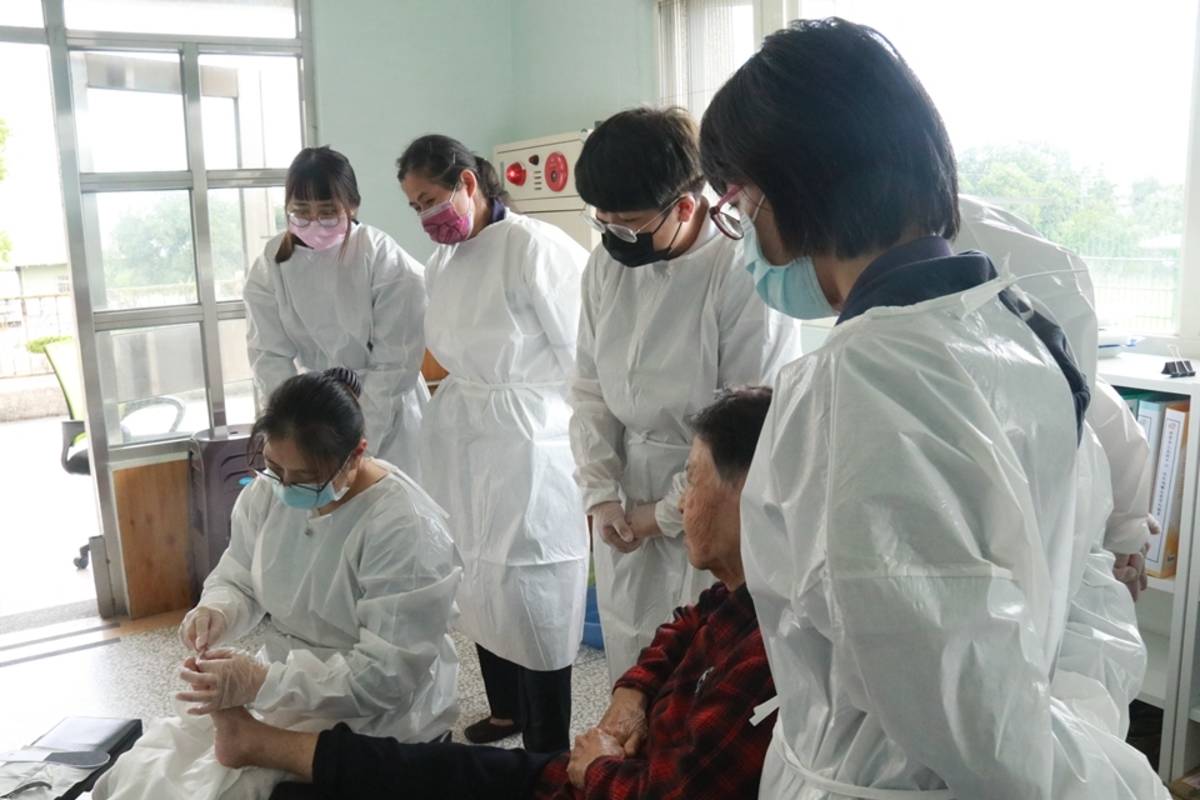 學員到長照機構實習