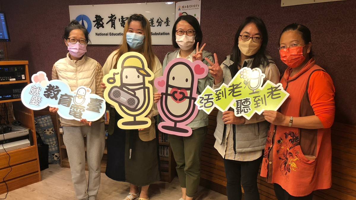 112年1月1日起每周日上午8:30，邀請您收聽大手小手同樂繪，一起玩故事!
