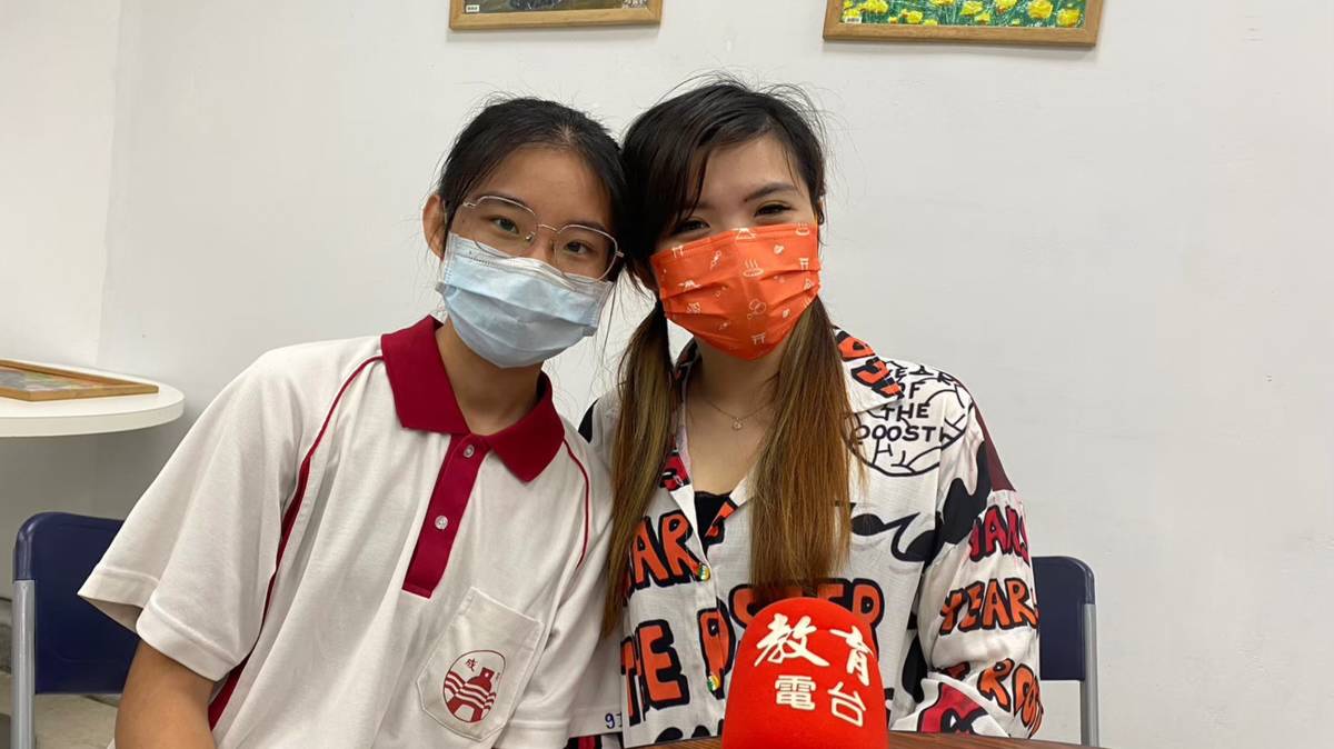 觀光學程黃鈺琪主任與學生