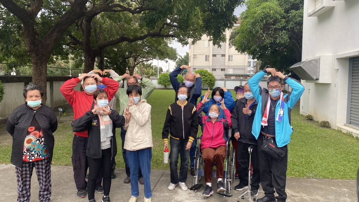 臺東縣弱勢者關懷協會參訪電臺大合照