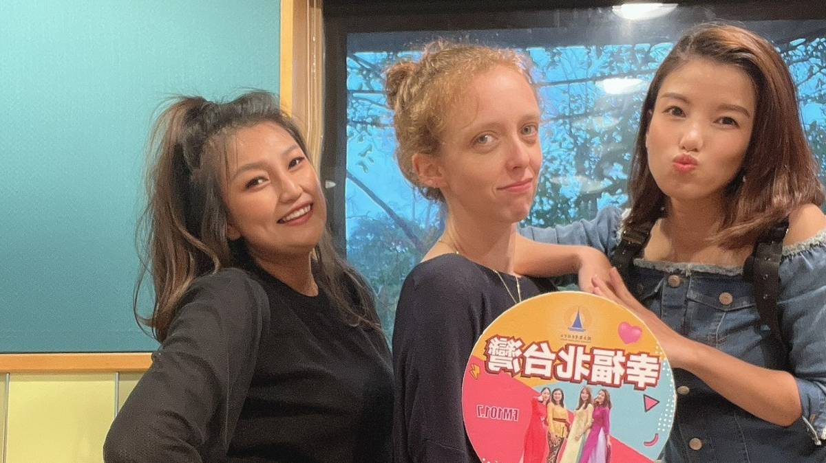 亞鈺 ,璦琍,秋香 