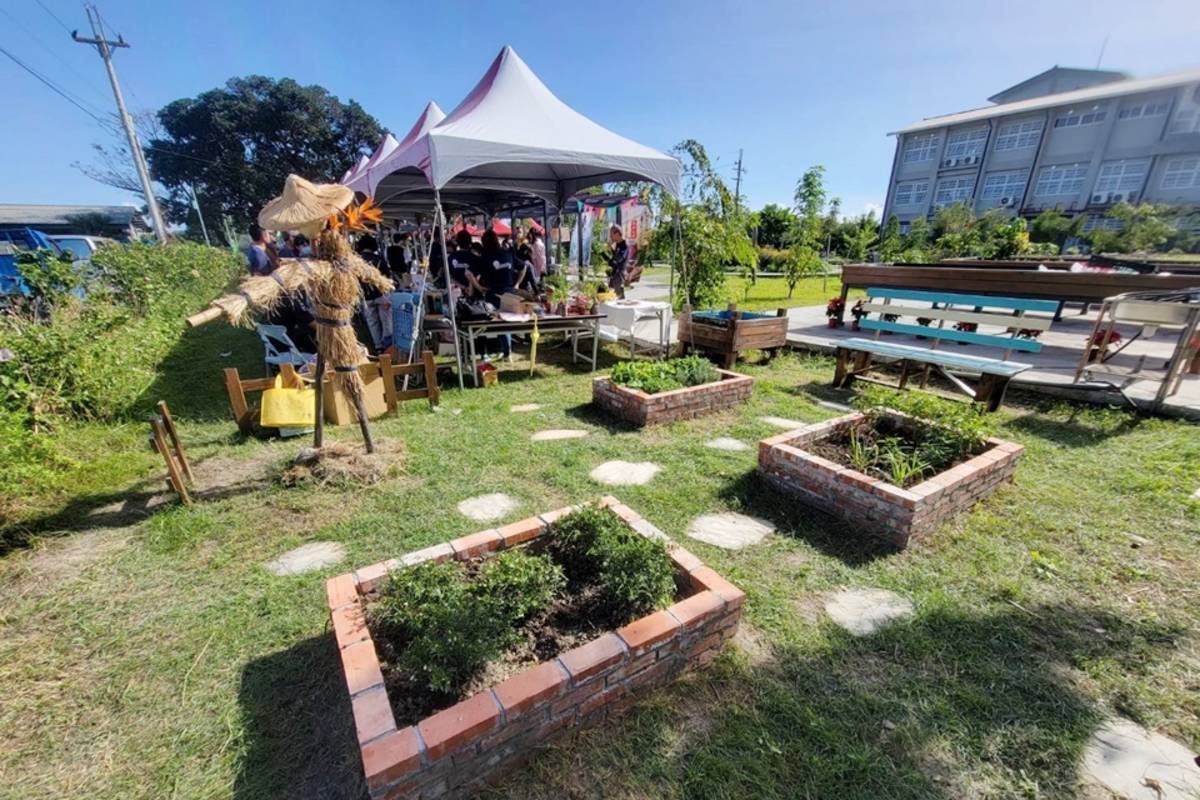 國立臺東專科學校園藝暨景觀科學生美化食農教育園區，兼具教學解說及休閒功能，盼拉近民眾與園區的距離。

 