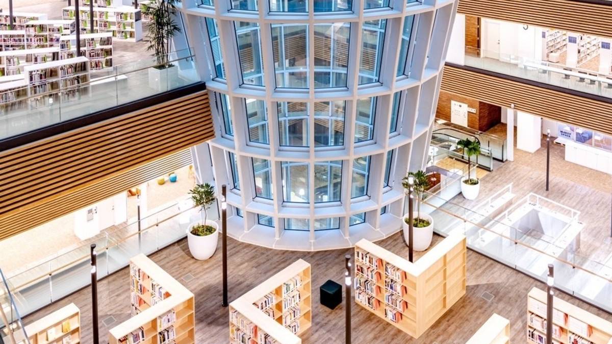 光影交錯的生命樹-桃園市立圖書館新總館-知識螺旋