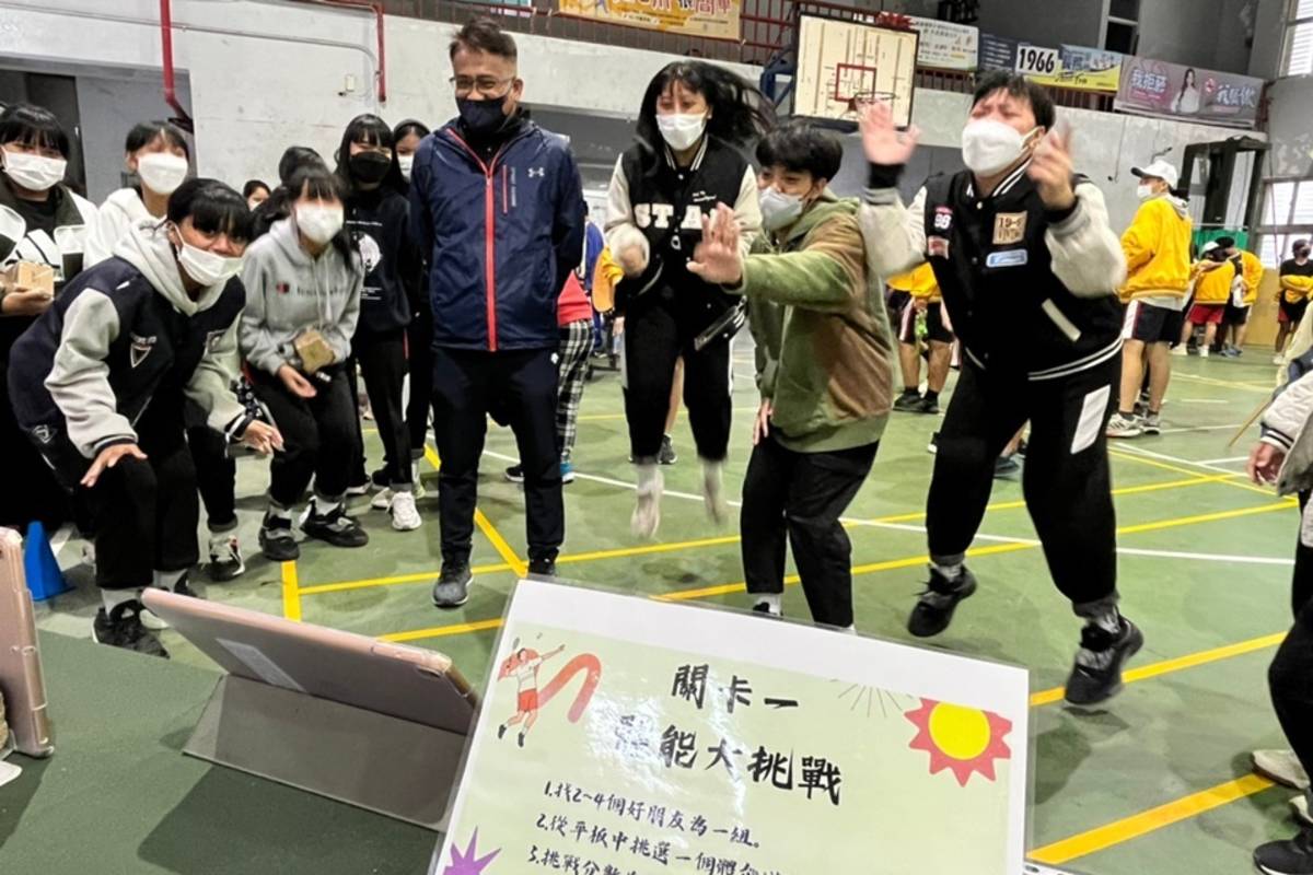 大武國中舉辦第2屆學習暨藝術成果發表會，教師團隊跨域合作，設計豐富多元的闖關活動，並邀請學區國小共襄盛舉。